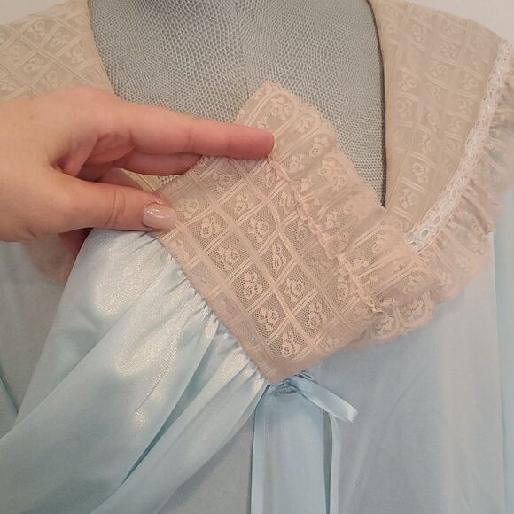 Slenders | Lace House Robe - Picture 4 of 9
